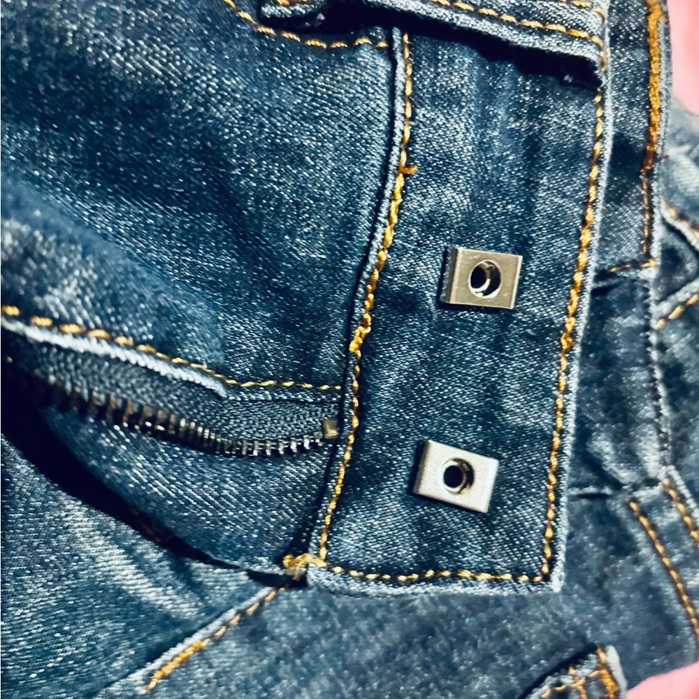 Stylish Distressed Blue Jeans - Picture 5 of 9